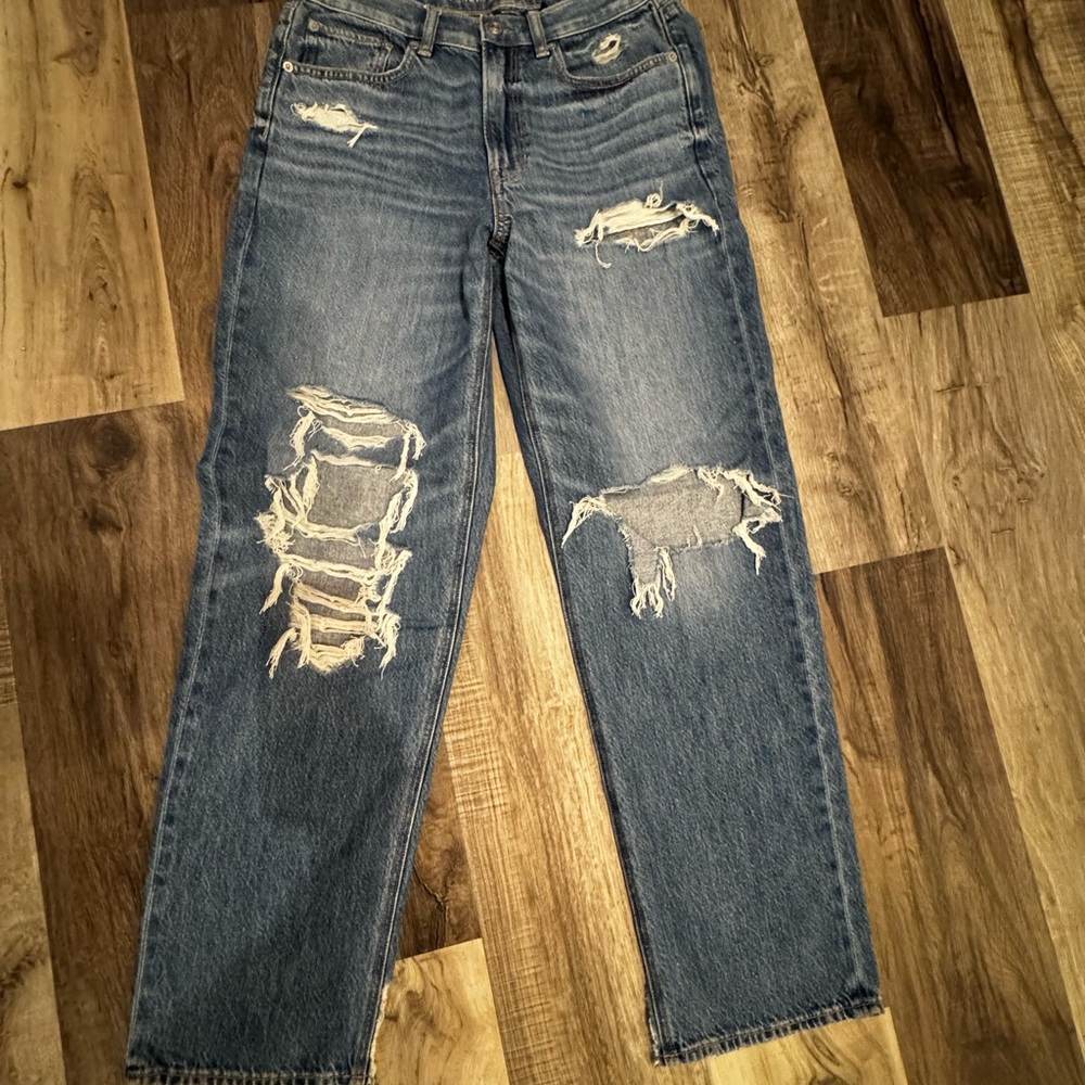 American Eagle Outfitters Comfort Stretch waistband Distressed Boyfriend Jeans!